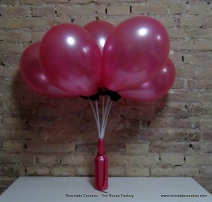 RecicladoCreativo. Recycling with water bottles and balloons. Reciclando con globos y garrafas de agua