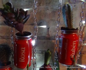 Jardín vertical realizado con botes de cocacola. #compartecocacolacon Rosa Montesa . Reciclado Creativo