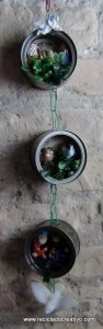 Belén de Navidad colgante realizado con latas de atún recicladas
