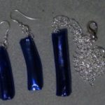 Cuentas para collares de plástico reciclado de color azul. Rosa Montesa. Reciclado Creativo http://www.youtube.com/watch?v=kyEi0X1mbvY&list=TLUE949oSShwiCZRZbDHp9zjsK4Rs1e9Su