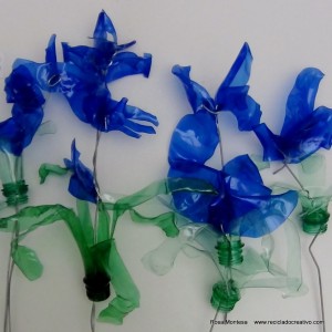 #BlaueBlumen - Flores azules - Blue Flowers @design101 - Blaue Blumen Made with recycled plastic bottles Blue lilies made with recycled plastic bottles Lirios azules realizados reciclando botellas de plástico #BlaueBlumen #design101 Flores azules – Blue Flowers – Blaue Blumen – http://www.youtube.com/watch?v=uQz1RwS_29g