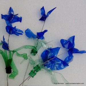 #BlaueBlumen - Flores azules - Blue Flowers @design101 - Blaue Blumen Made with recycled plastic bottles Blue lilies made with recycled plastic bottles Lirios azules realizados reciclando botellas de plástico #BlaueBlumen #design101 Flores azules – Blue Flowers – Blaue Blumen – http://www.youtube.com/watch?v=uQz1RwS_29g