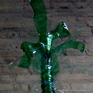 #BlaueBlumen - Flores azules - Blue Flowers @design101 - Blaue Blumen Made with recycled plastic bottles Blue lilies made with recycled plastic bottles Lirios azules realizados reciclando botellas de plástico #BlaueBlumen #design101 Flores azules – Blue Flowers – Blaue Blumen – http://www.youtube.com/watch?v=uQz1RwS_29g
