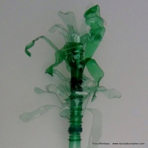 #BlaueBlumen - Flores azules - Blue Flowers @design101 - Blaue Blumen Made with recycled plastic bottles Blue lilies made with recycled plastic bottles Lirios azules realizados reciclando botellas de plástico #BlaueBlumen #design101 Flores azules – Blue Flowers – Blaue Blumen – http://www.youtube.com/watch?v=uQz1RwS_29g