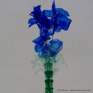 #BlaueBlumen - Flores azules - Blue Flowers @design101 - Blaue Blumen Made with recycled plastic bottles Blue lilies made with recycled plastic bottles Lirios azules realizados reciclando botellas de plástico #BlaueBlumen #design101 Flores azules – Blue Flowers – Blaue Blumen – http://www.youtube.com/watch?v=uQz1RwS_29g