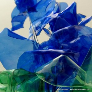 #BlaueBlumen - Flores azules - Blue Flowers @design101 - Blaue Blumen Made with recycled plastic bottles Blue lilies made with recycled plastic bottles Lirios azules realizados reciclando botellas de plástico #BlaueBlumen #design101 Flores azules – Blue Flowers – Blaue Blumen – http://www.youtube.com/watch?v=uQz1RwS_29g