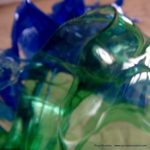 #BlaueBlumen - Flores azules - Blue Flowers @design101 - Blaue Blumen Made with recycled plastic bottles Blue lilies made with recycled plastic bottles Lirios azules realizados reciclando botellas de plástico #BlaueBlumen #design101 Flores azules – Blue Flowers – Blaue Blumen – http://www.youtube.com/watch?v=uQz1RwS_29g