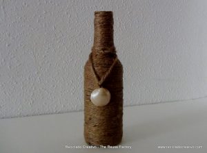 Cómo reciclar una botella de cristal y convertirla en un objeto decorativo https://www.youtube.com/watch?v=2D-h6pCCa0Q&list=UU6DLi05kT-v4HVfdbPlu95A