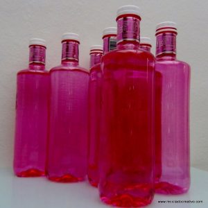 Botellas de plastico #gotasdesolidaridad solandecabras recicladocreativo. rosa montesa