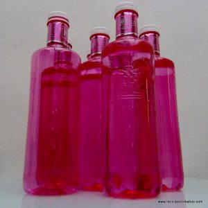 Botellas de plastico #gotasdesolidaridad solandecabras recicladocreativo. rosa montesa