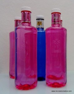 Botellas de plastico #gotasdesolidaridad solandecabras recicladocreativo. rosa montesa