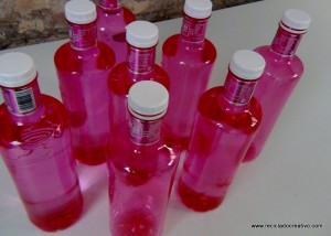 Botellas de plastico #gotasdesolidaridad solandecabras recicladocreativo. rosa montesa