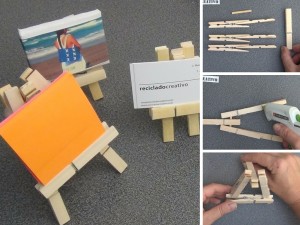 Caballete en miniatura con pinzas de madera de tender la ropa