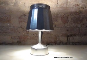 Lámpara realizada con una cafetera italiana- Lamp made out of a Bialetti coffee maker