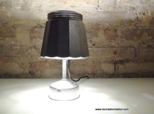 Lámpara realizada con una cafetera italiana- Lamp made out of a Bialetti coffee maker