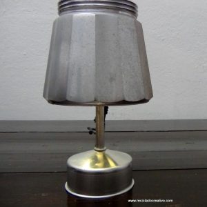 Lámpara realizada con una cafetera italiana- Lamp made out of a Bialetti coffee maker