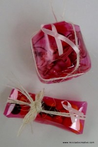 cajas de regalo realizadas reciclando botellas de plastico. reciclado creativo. rosa montesa