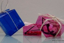 cajas de regalo realizadas reciclando botellas de plastico. reciclado creativo. rosa montesa