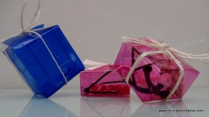 cajas de regalo realizadas reciclando botellas de plastico. reciclado creativo. rosa montesa