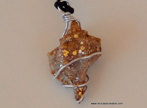 Caracolas de mar convertidas en colgantes para collares - Seashell as a pendant necklace