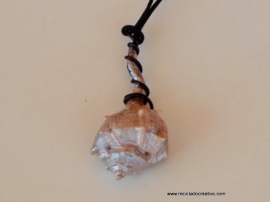 Caracolas de mar convertidas en colgantes para collares - Seashell as a pendant necklace