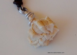 Caracolas de mar convertidas en colgantes para collares - Seashell as a pendant necklace