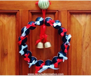 DIY Corona decorativa de Navidad con cápsulas de café
