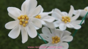 DIY Margaritas hechas con retales de fieltro