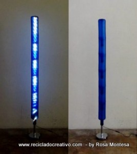 Lámparas con botellas de plástico recicladas, un palo de escoba, un soporte de papel de cocina y luces leds