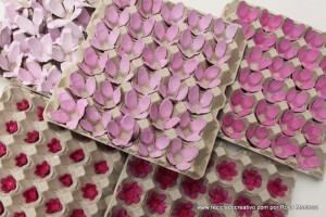 Flores rosas con hueveras de cartón recicladas - egg carton flowers