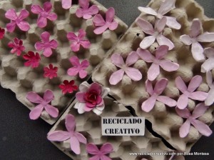Flores rosas con hueveras de cartón recicladas - egg carton flowers