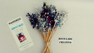 Flores (jacintos) con papel de revistas reciclado RETO CREATIVO