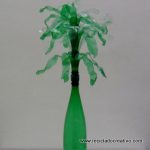 Florero. Hojas verdes de plantas para flores con botellas de plástico pet recicladas - Green leaves from reccled plastic bottles ( pet )