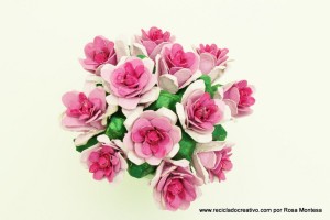 Flores rosas con hueveras de cartón recicladas - egg carton flowers