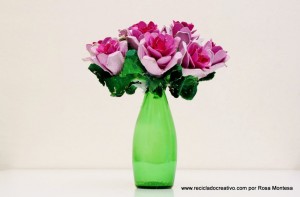 Flores rosas con hueveras de cartón recicladas - egg carton flowers