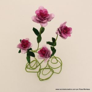 Flores rosas con hueveras de cartón recicladas - egg carton flowers
