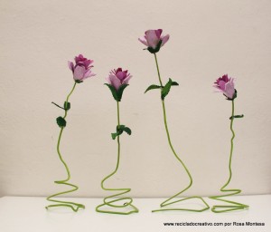 Flores rosas con hueveras de cartón recicladas - egg carton flowers