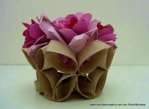 Flores rosas con hueveras de cartón recicladas - egg carton flowers