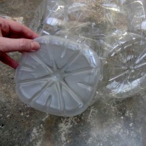 Lámpara con garrafas plástico reciclado -botellas de plástico- Lamps out of recycled plastic bottles