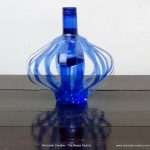 Lámpara realizada reciclando dos botellas de plástico azules ´Lamp made out of twoe recycled plastic bottles recycled, upcycled, reciclado, reciclaje