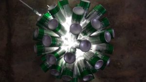Lámpara realizada con 50 botellas de cerveza. #yotambienquierouna Reciclado Creativo. Rosa Montesa
