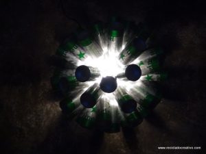 Lámpara realizada con 50 botellas de cerveza recicladas. #yotambienquierouna Reciclado Creativo. Rosa Montesa