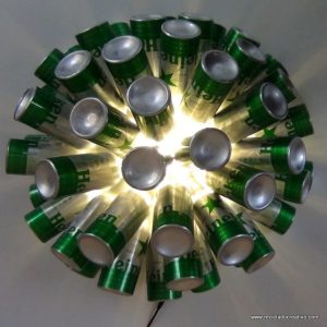 Lámpara realizada con 50 botellas de cerveza recicladas. #yotambienquierouna Reciclado Creativo. Rosa Montesa