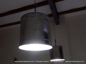 Tin Can Lamps - Lámparas con botes de pintura reciclados