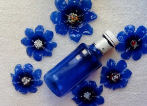 cómo hacer una flor con una botella de plástico verde y una plancha de ropa