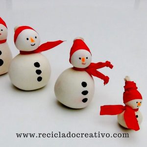 Muñeco de nieve - Snowman - Manualidad con globos y sal. Balloons and salt.