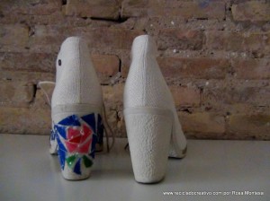 Zapatos para un traje de fallera valenciana con material reciclado