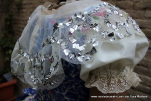 Manteleta de fallera valenciana siglo XXI con material reciclado