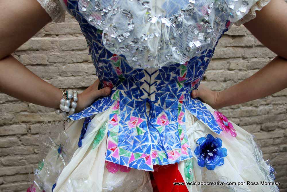 Traje de fallera con material reciclado 2015 - Rosa Montesa