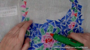 Corpiño de traje de fallera valenciana #ecofallera realizado con trencadís sobre tela